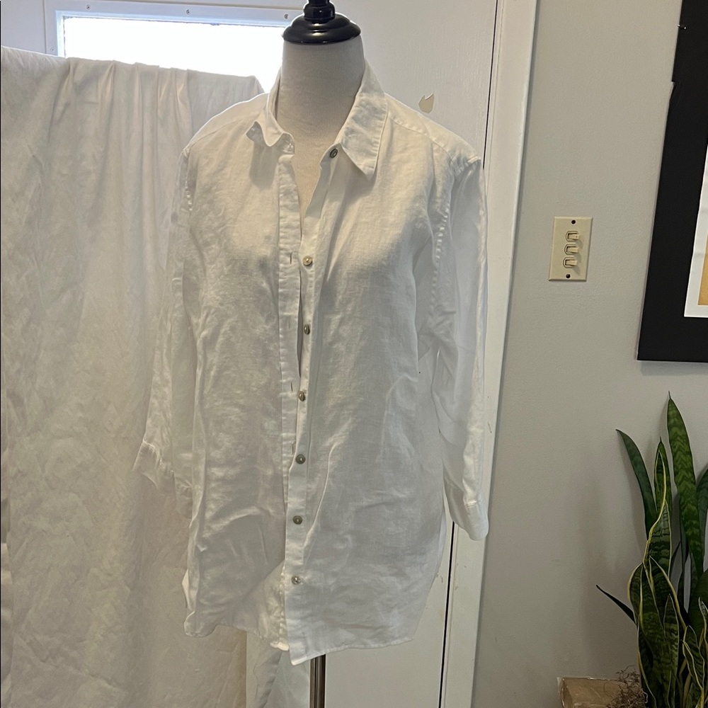 Classic Chico’s women’s White Linen Shirt